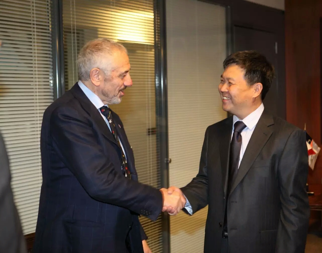 明博体育app苹果